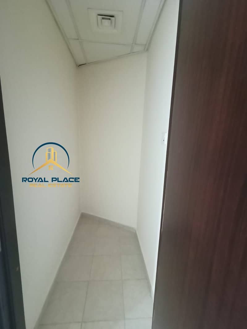 Spacious I Community View I Close to metro