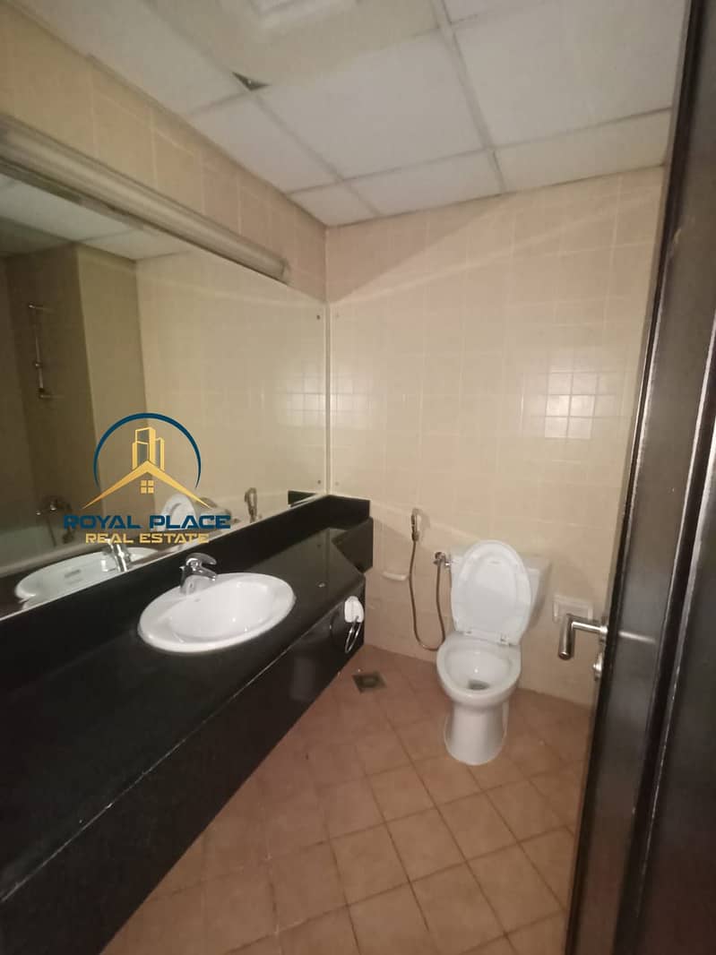 Spacious I Community View I Close to metro - Image 8