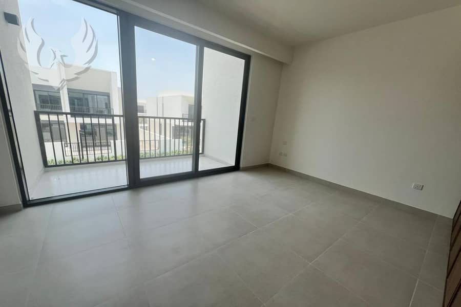 VACANT | INTERNAL FACING UNIT | EXCLUSIVE