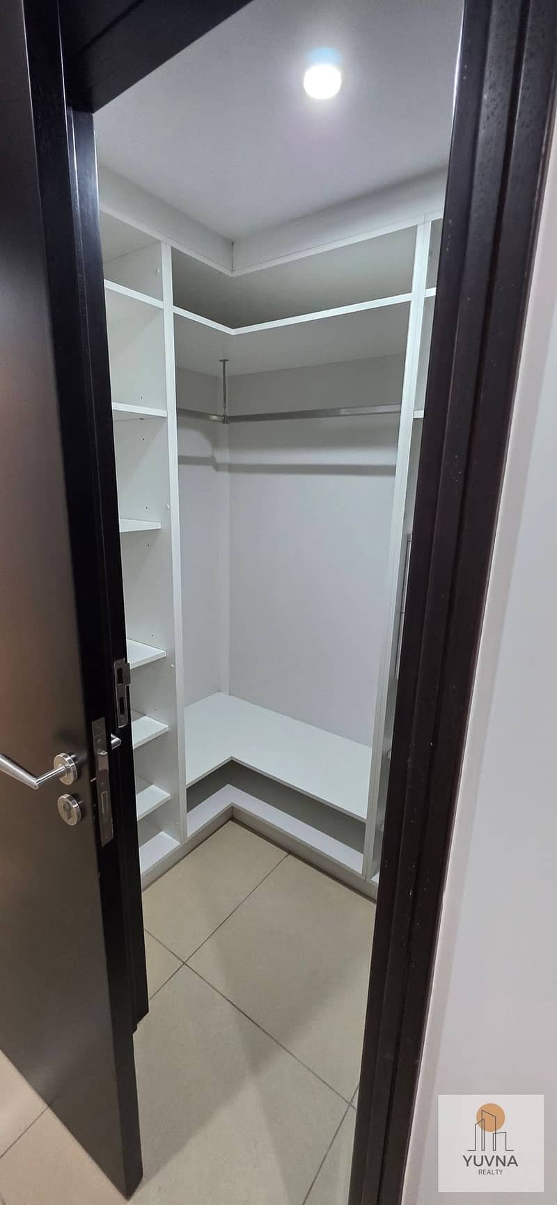 SPACIOUS 3 BEDROOM I PRIME LOCATION I HIGH FLOOR - Image 17