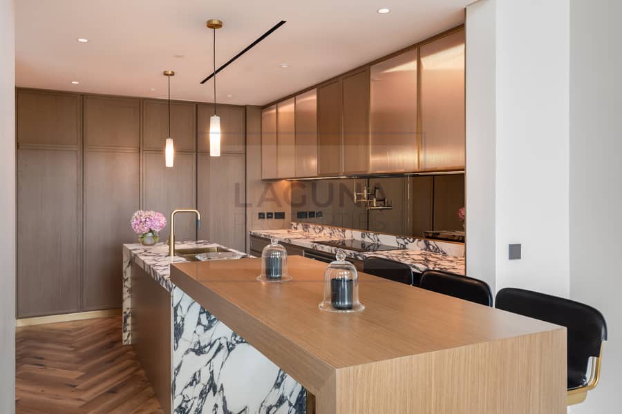 Exceptional style! Upgraded penthouse - Image 11