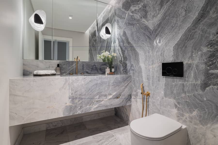 Exceptional style! Upgraded penthouse - Image 13