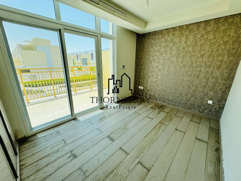 Single Row Townhouse | Middle Unit | Near to Amenities