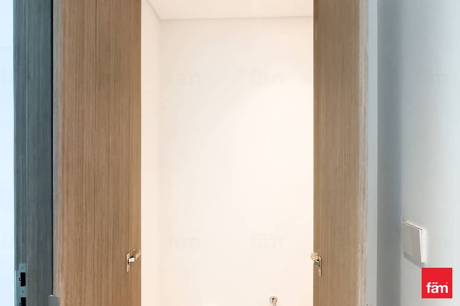 Stunning Park View| High Floor | Spacious Layout - Image 7