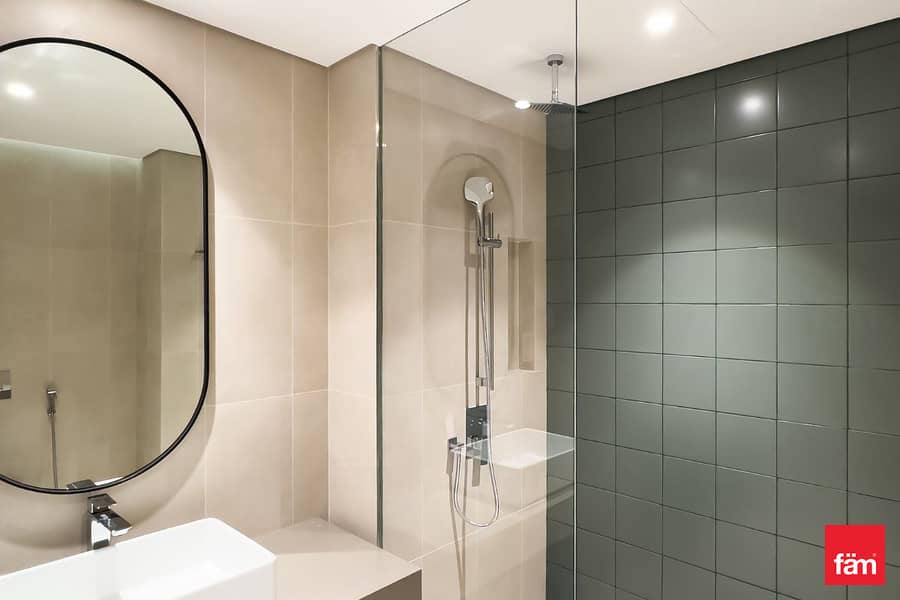 Stunning Park View| High Floor | Spacious Layout - Image 8