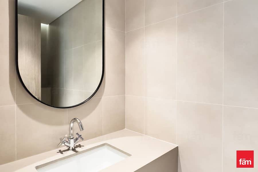 Stunning Park View| High Floor | Spacious Layout - Image 9