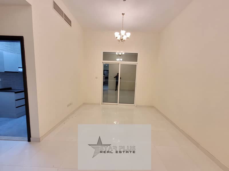ELEGANT 1 BEDROOM WITH BIG BALCONY,CLOSED KITCHEN HAVING GYM AND PARKING