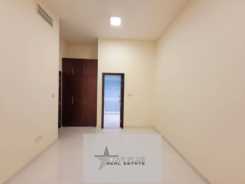 ELEGANT 1 BEDROOM WITH BIG BALCONY,CLOSED KITCHEN HAVING GYM AND PARKING