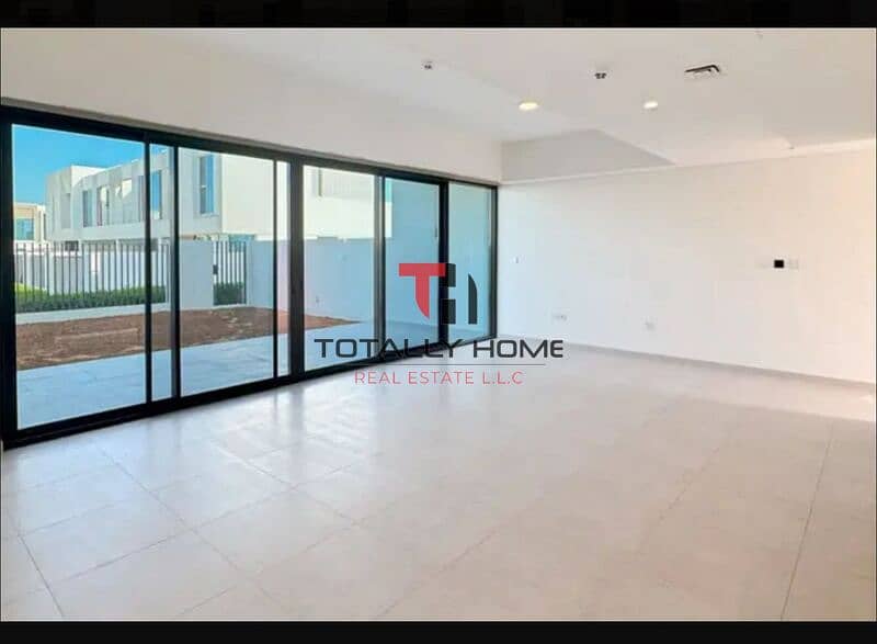 Brand New l Close To Pool l Multiple cheques