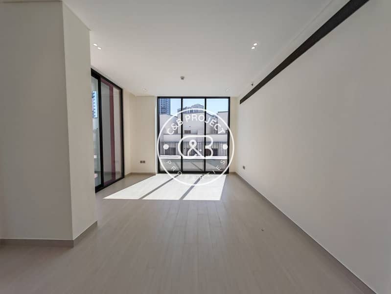 RARE corner Large | Pool View and Closed Kitchen