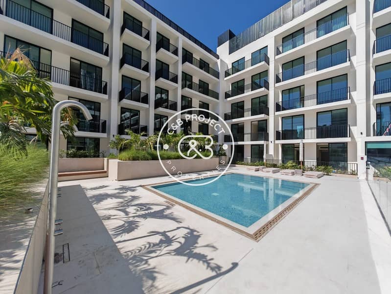 RARE corner Large | Pool View and Closed Kitchen