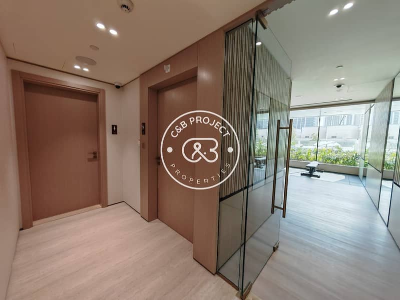 RARE corner Large | Pool View and Closed Kitchen - Image 7