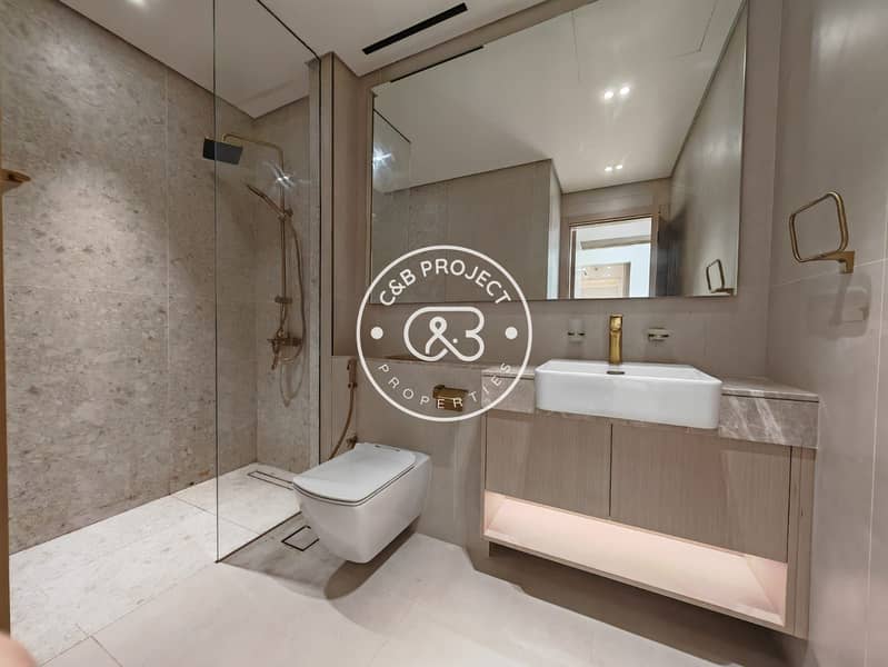 RARE corner Large | Pool View and Closed Kitchen - Image 9