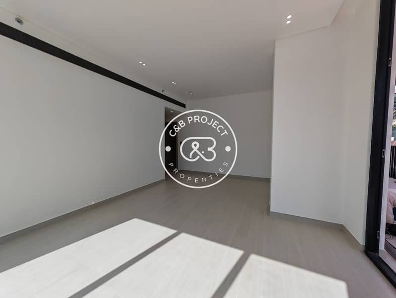 RARE corner Large | Pool View and Closed Kitchen - Image 10