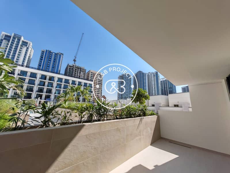 RARE corner Large | Pool View and Closed Kitchen - Image 11