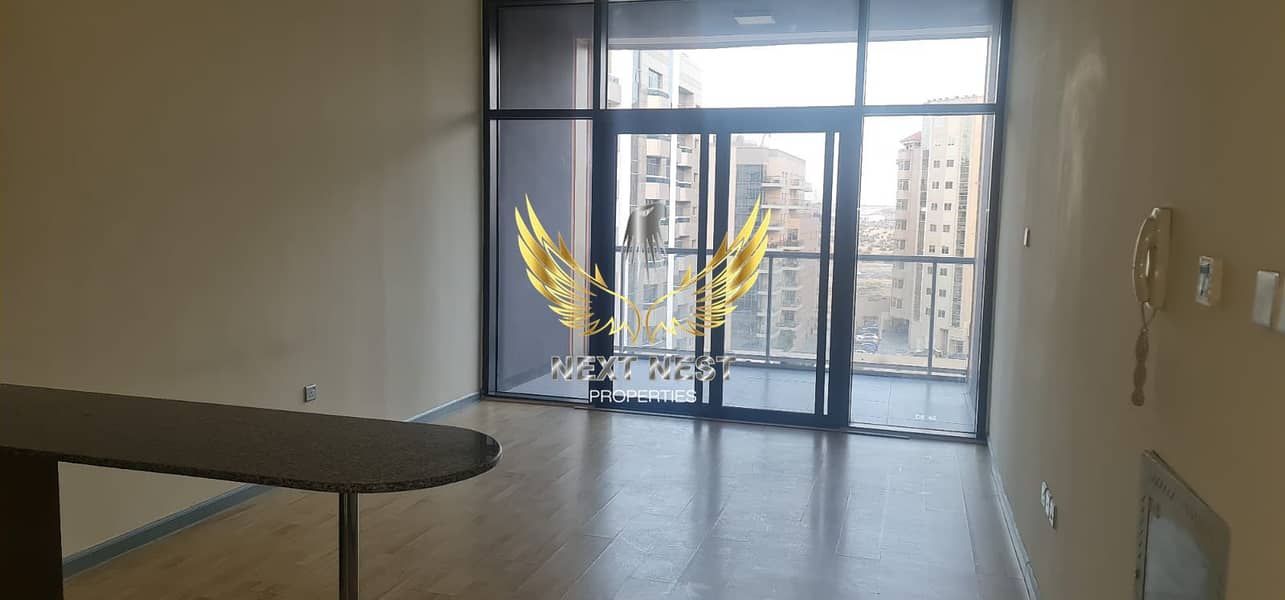 PERFECT STUDIO / FREEHOLD