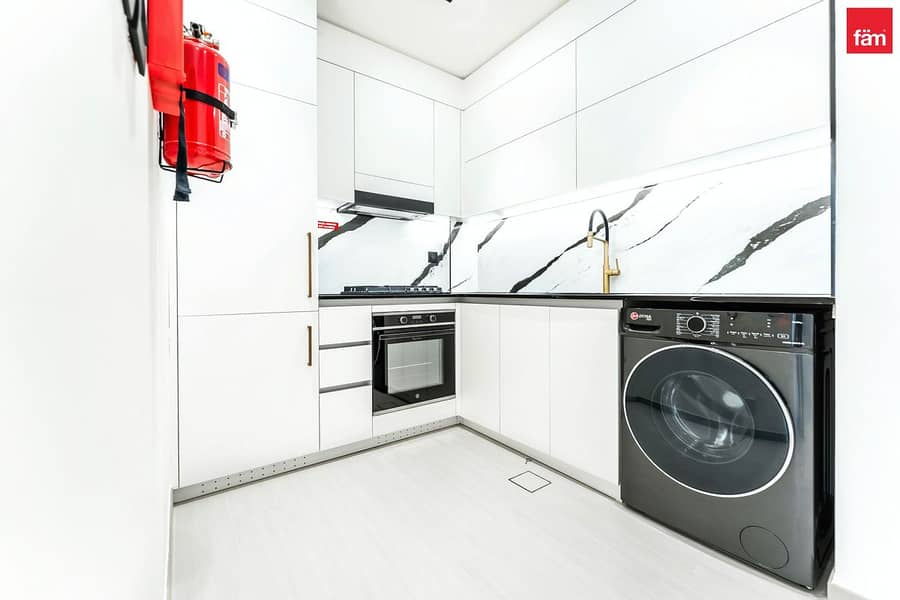 Burj View| Vacant | High ROI | Private Jaccuzi