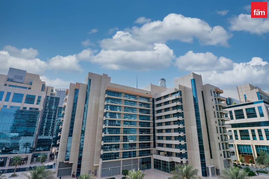 Burj View| Vacant | High ROI | Private Jaccuzi - Image 17