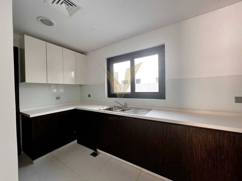 Luxury 6BR Villa | Prime Location-Spacious Layout - Image 14