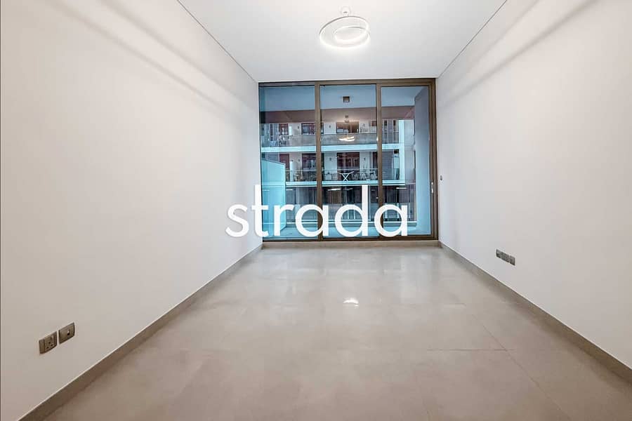 Large 1 bed | Balcony | Available now