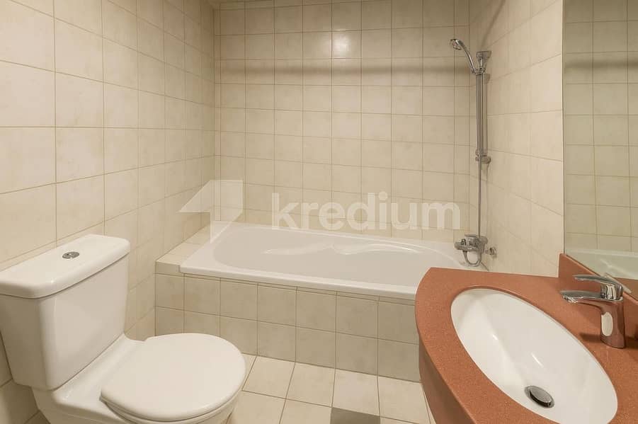 Direct to Pool | Lake View | Well Maintained - Image 10