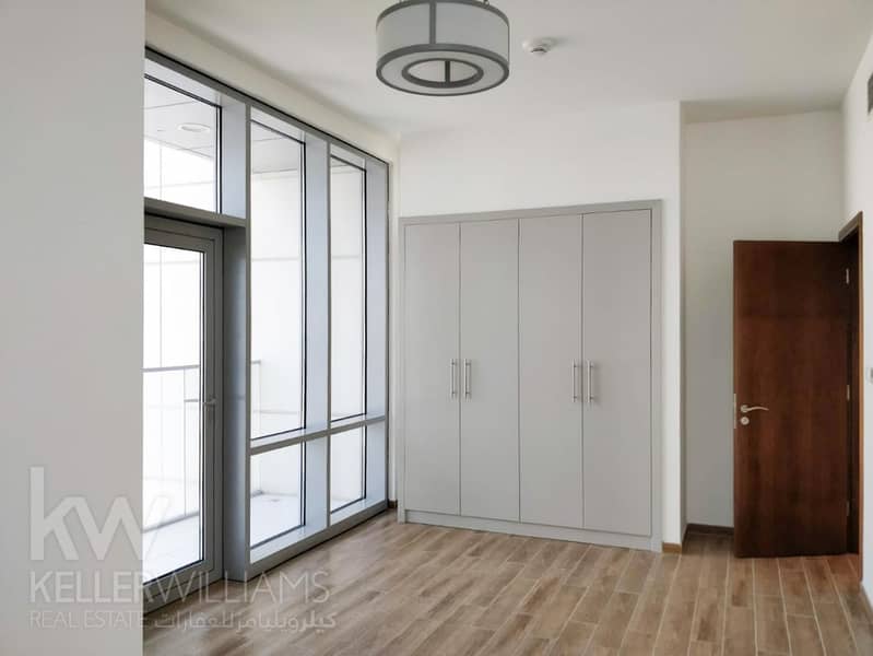 Canal View | Corner Unit | Spacious | Vacant Soon - Image 7