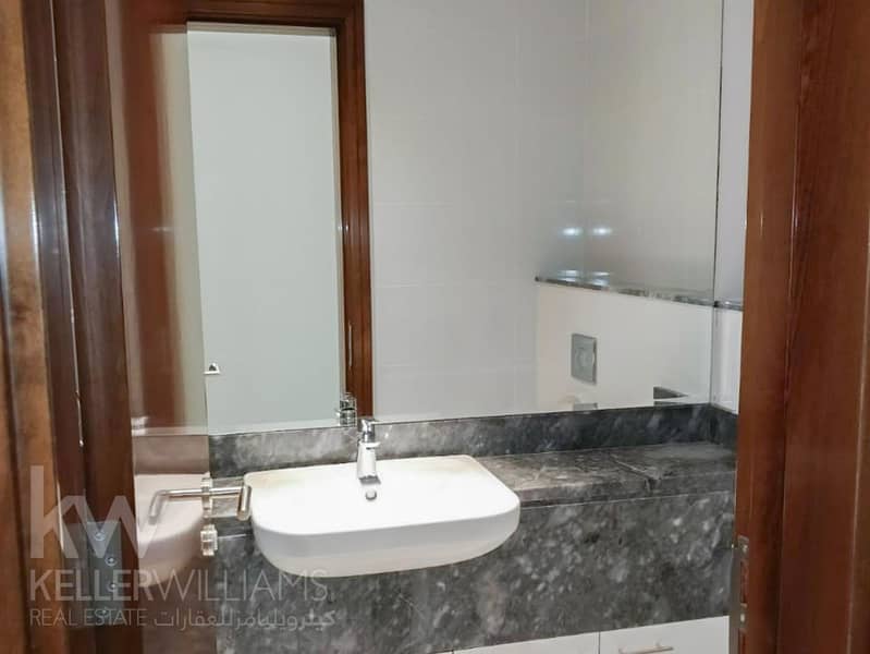 Canal View | Corner Unit | Spacious | Vacant Soon - Image 9