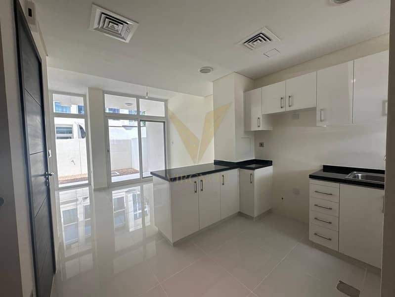 Modern 3BR Townhouse | Albizia | DAMAC Hills 2 - Image 15