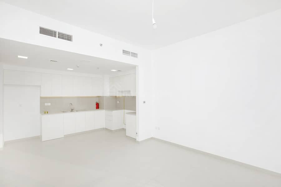 GREAT LOCATION | MID-FLOOR | READY TO MOVE IN