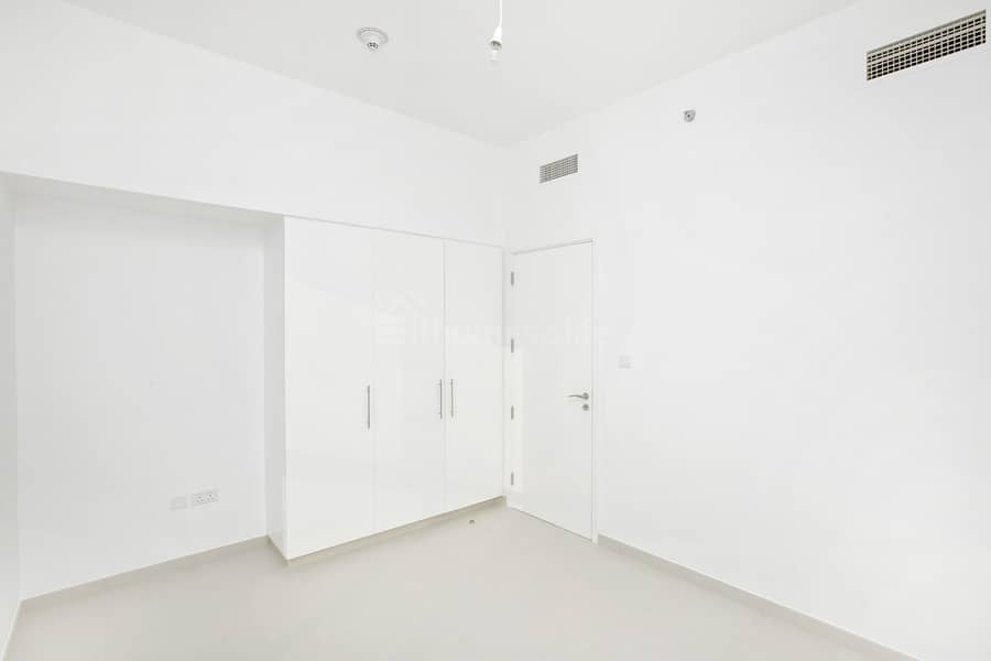 GREAT LOCATION | MID-FLOOR | READY TO MOVE IN