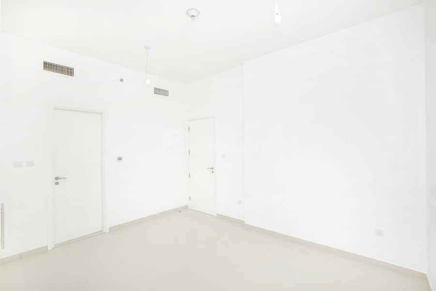 GREAT LOCATION | MID-FLOOR | READY TO MOVE IN - Image 8