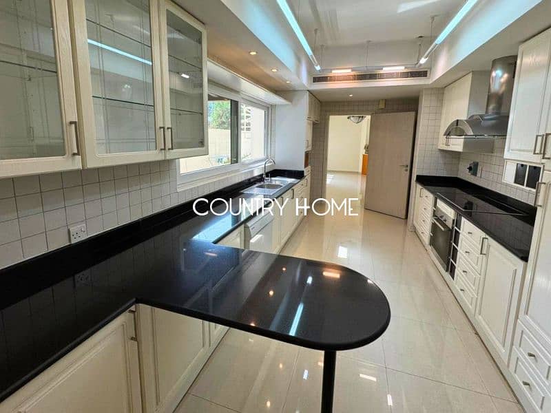 Chic Family Villa with Garden and More - Image 8