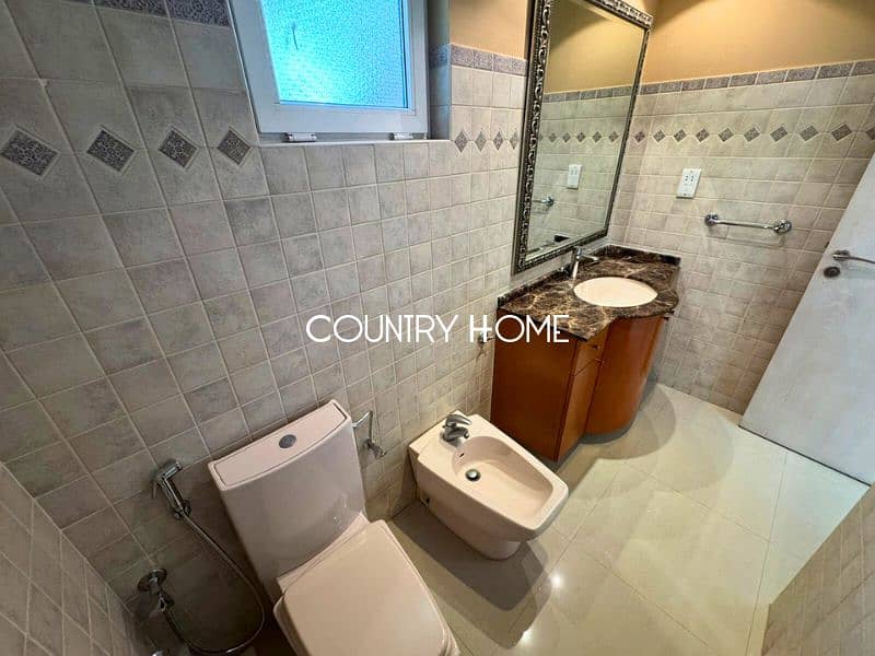 Chic Family Villa with Garden and More - Image 10