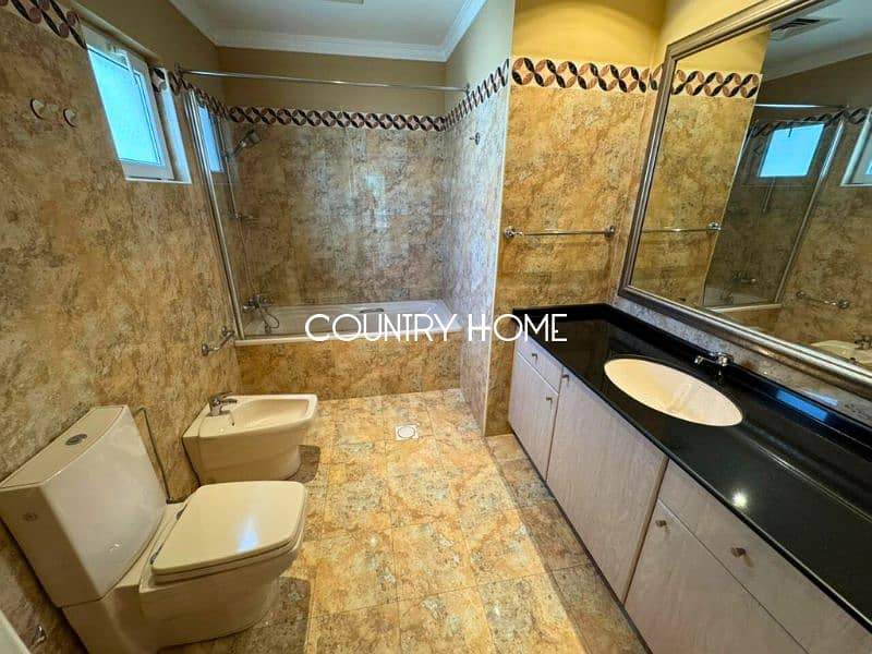 Chic Family Villa with Garden and More - Image 15