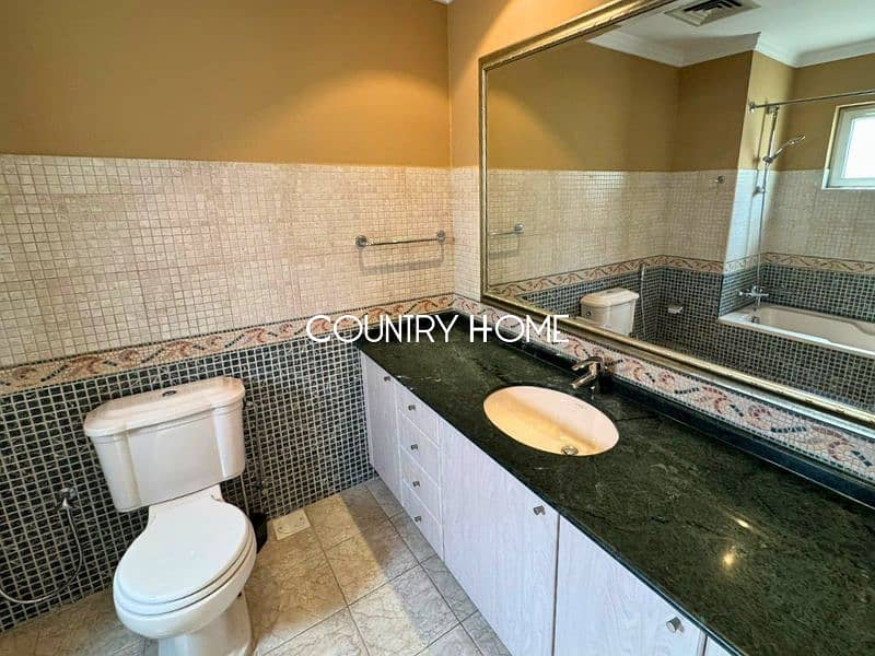 Chic Family Villa with Garden and More - Image 22