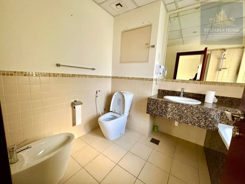 Well Maintained - Nice View - High Floor - Beach - Image 12