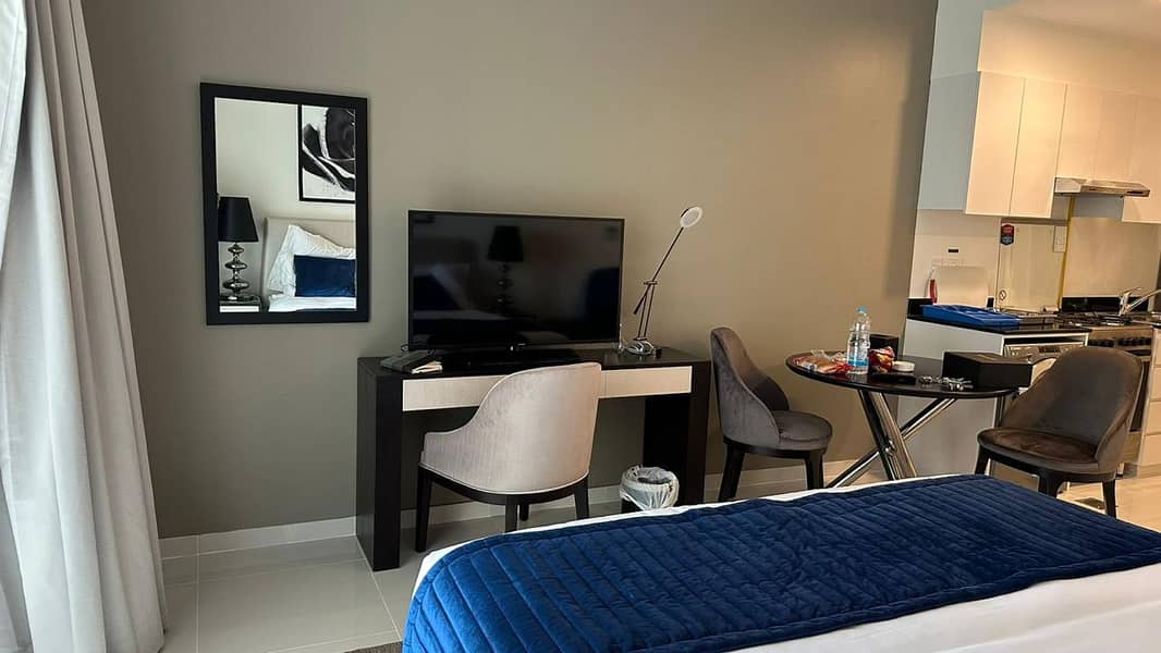 Fully Furnished | High Floor | Pool View - Image 7