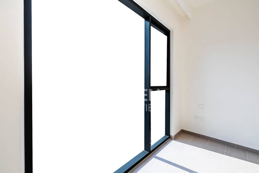 Exclusive and Turnkey Unit | Near Park | Best Deal - Image 8