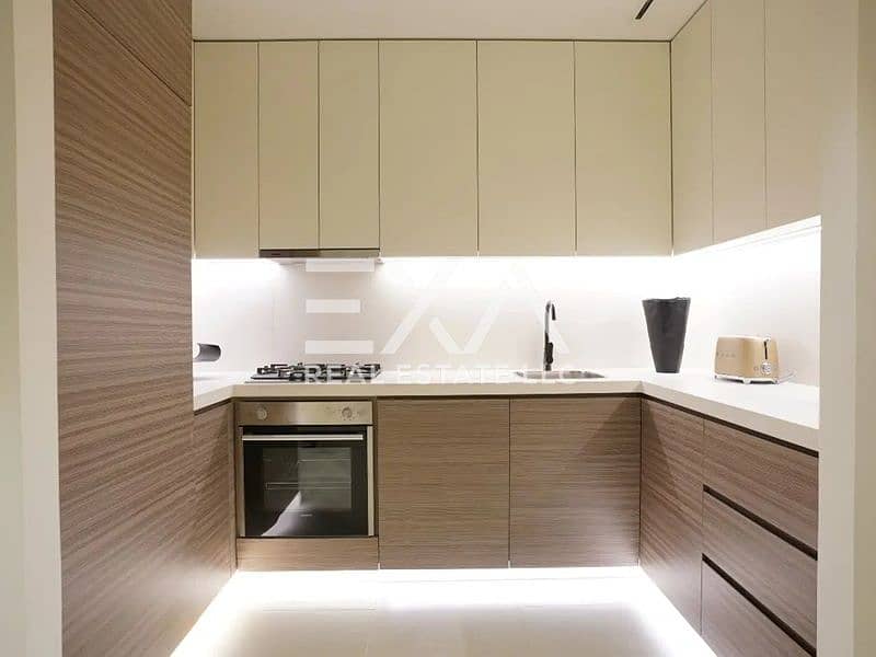 Prime Location I Pool and Park View I Luxury Apartment