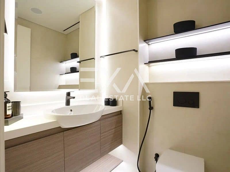 Prime Location I Pool and Park View I Luxury Apartment