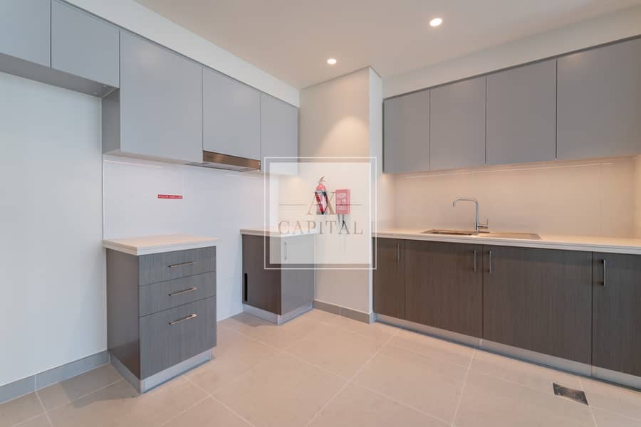 Unfurnished | High Floor | Modern | Spacious