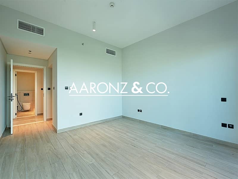 Large-sized unit I Park facing I Vacant, 26 Dec.