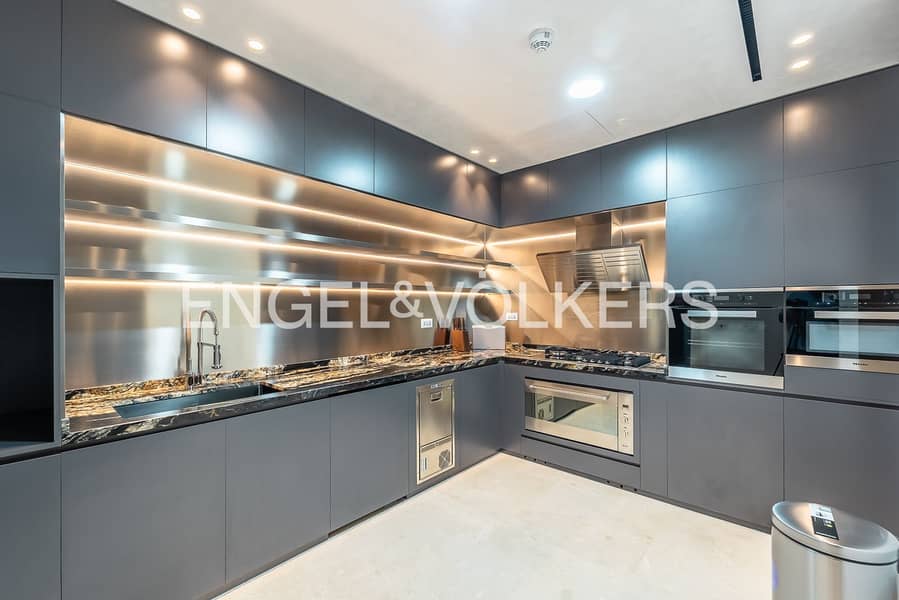 Prestigious Luxurious Living | with Private Pool - Image 9