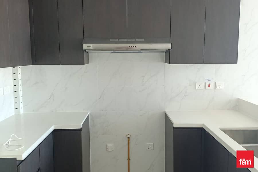 Dubai Skyline View | High Floor| Spacious Layout - Image 6