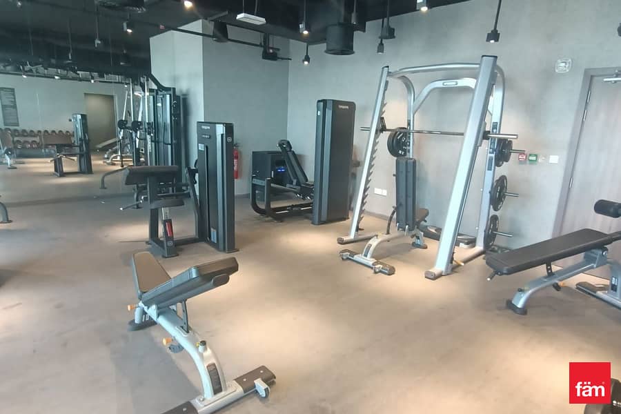 Dubai Skyline View | High Floor| Spacious Layout - Image 7