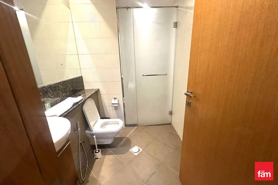 Stylish 1br | Well Maintained | Ready To Move - Image 8