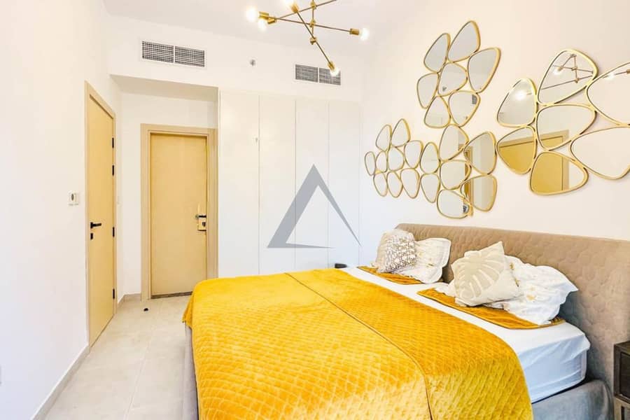 Furnished 2bhk Vacant : Pool View : Huge Terrace - Image 7