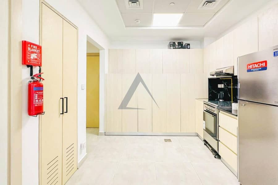 Furnished 2bhk Vacant : Pool View : Huge Terrace - Image 6