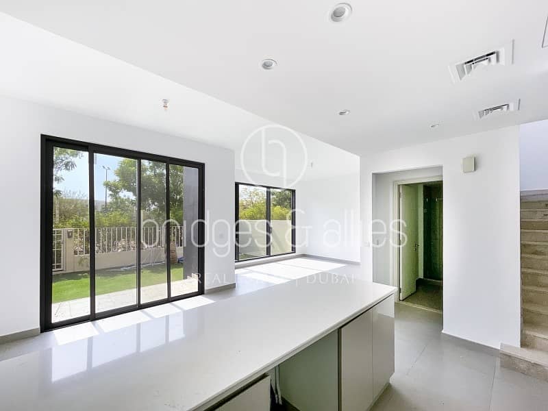 4 BED | 3M | DIRECT ON PARK | BEST VALUE | NEW - Image 7