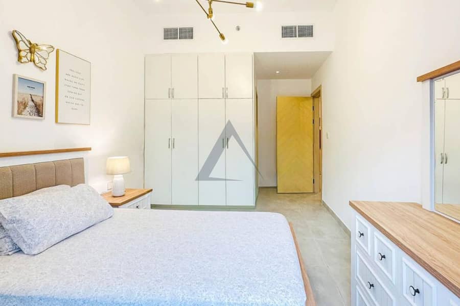 Furnished 2bhk Vacant : Pool View : Huge Terrace - Image 8